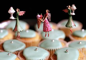 Bake Fairy Cakes & Fairies Come A-flyin!